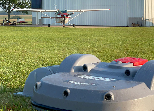 ECHO-Robotics-Maehroboter-fuer-Flugplaetze