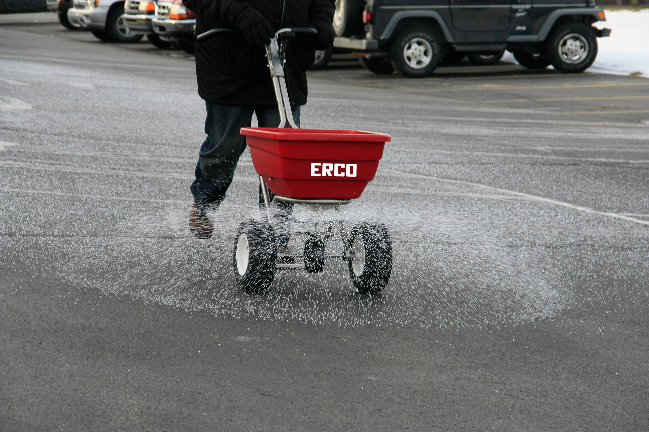 ERCO_SP-370ES_Winter-Parkplatz-streuen ERCO_SP-370ES_Winter-Parkplatz-streuen